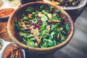 bowl-of-salad-with-spinach-chicken-and-pomegranate